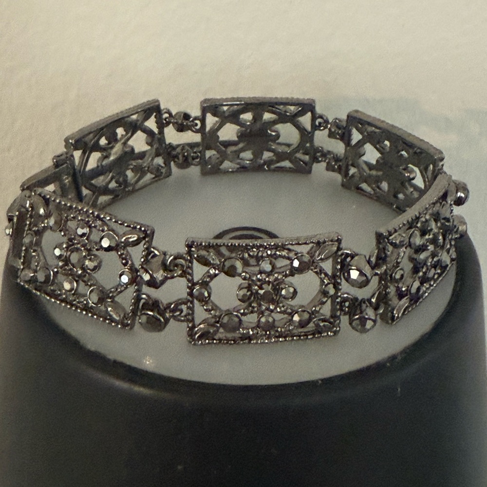 You can be confident your piece is genuine because Monet produced jewelry lines